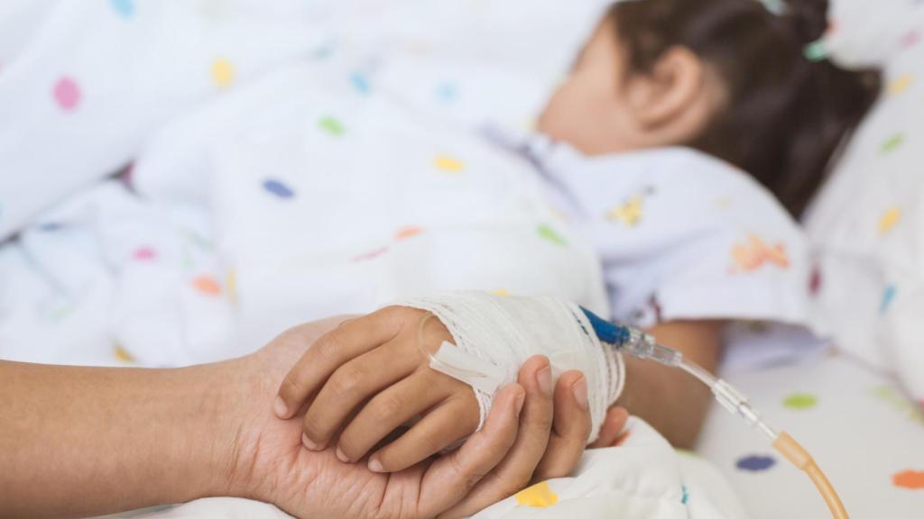 Miles de niños y niñas tienen que pasar una noche en el hospital