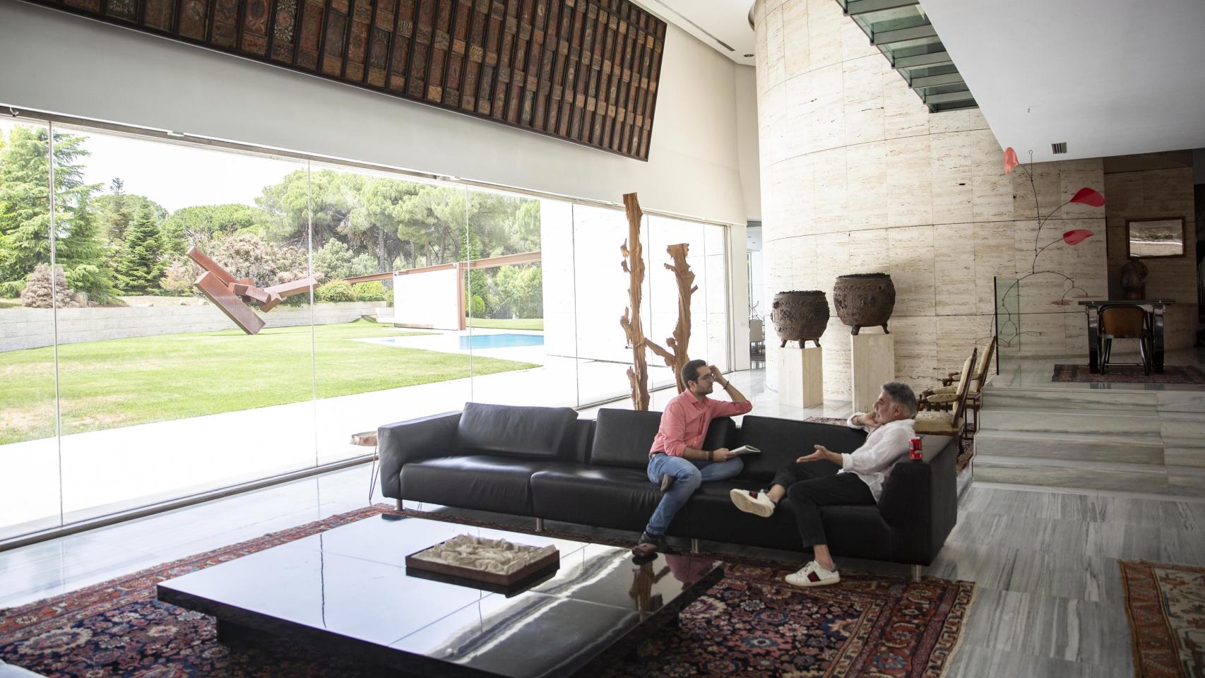 Joaquín Torres durante la entrevista con EL ESPAÑOL | Porfolio; entre otras, ha diseñado las casas de Amancio Ortega, Madonna, Javier Bardem y Penélope Cruz.