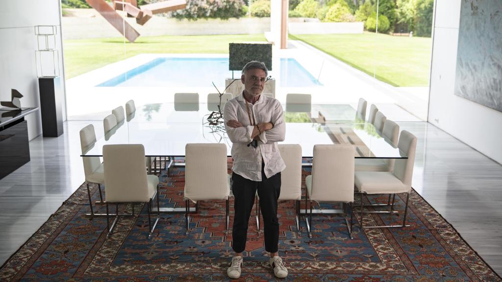 Joaquín Torres, arquitecto y diseñador de las casas de los famosos, durante la entrevista con EL ESPAÑOL | Porfolio.