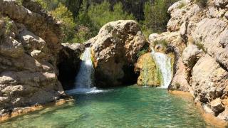 La mejor ruta de agua a dos horas de Alicante con piscinas naturales para refrescarte en plena naturaleza