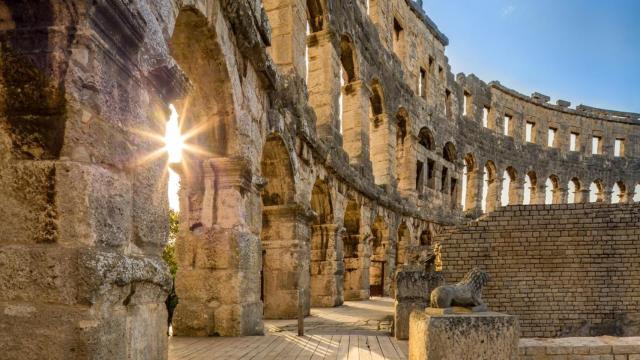 El colosal anfiteatro romano que recuerda al de Roma y que está en Croacia: un tesoro único