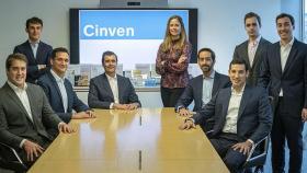 Miembros importantes de la empresa Cinven en una de sus oficinas.