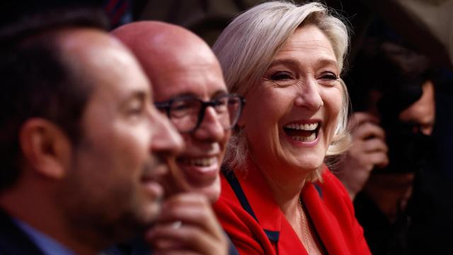 La extrema derecha en Francia sube en intenciones de voto al 37 %, el macronismo baja