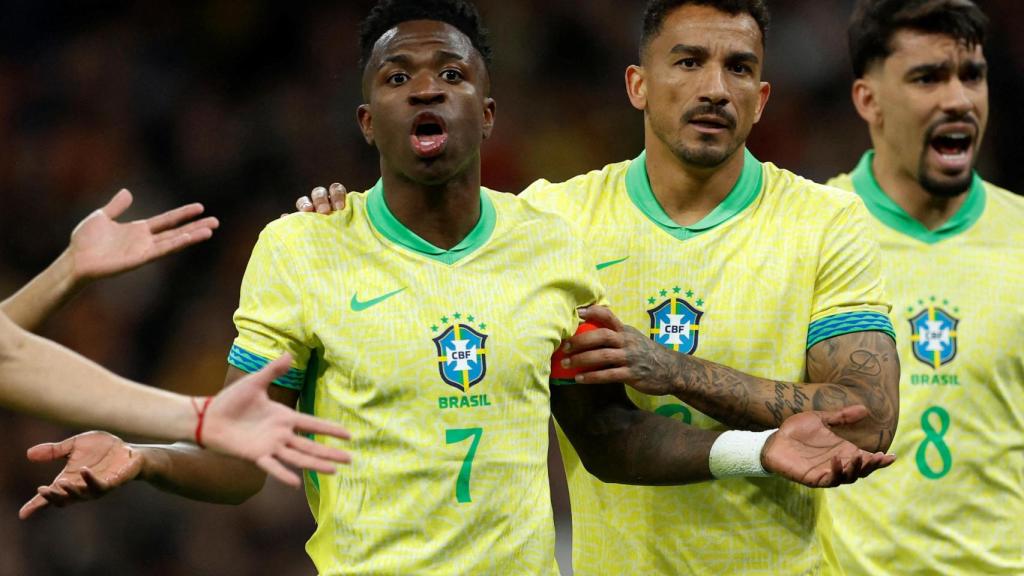 Vinicius protesta con la selección de Brasil