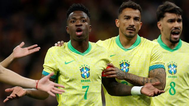 Vinicius protesta con la selección de Brasil