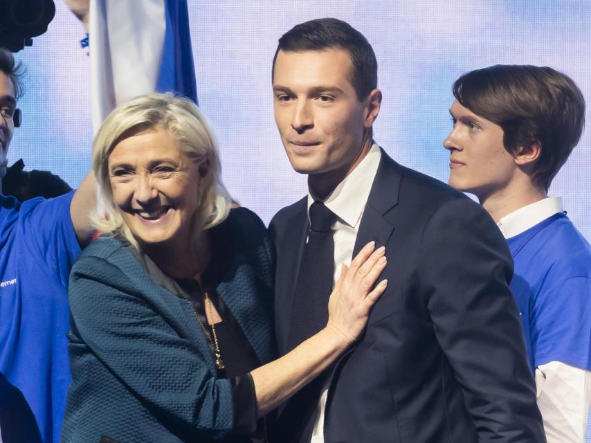 Marine Le Pen y Jordan Bardella, en un acto a inicios de junio