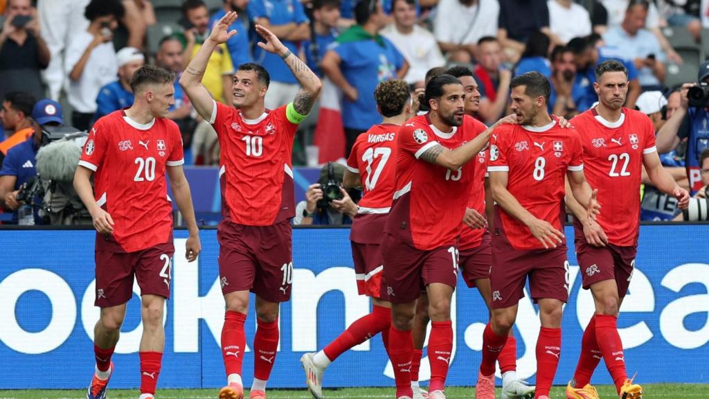 Los jugadores de Suiza celebran el gol de Freuler ante Italia en la Eurocopa.