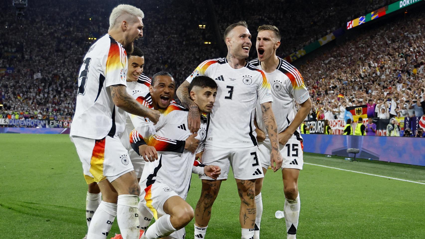 Los jugadores de Alemania celebran el gol de Havertz ante Dinamarca.