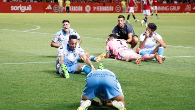 Los jugadores del Málaga CF tras el histórico gol de Antoñito Cordero en Tarragona