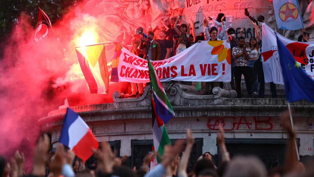 Manifestaciones en la Plaza de la República de París tras las elecciones en Francia.