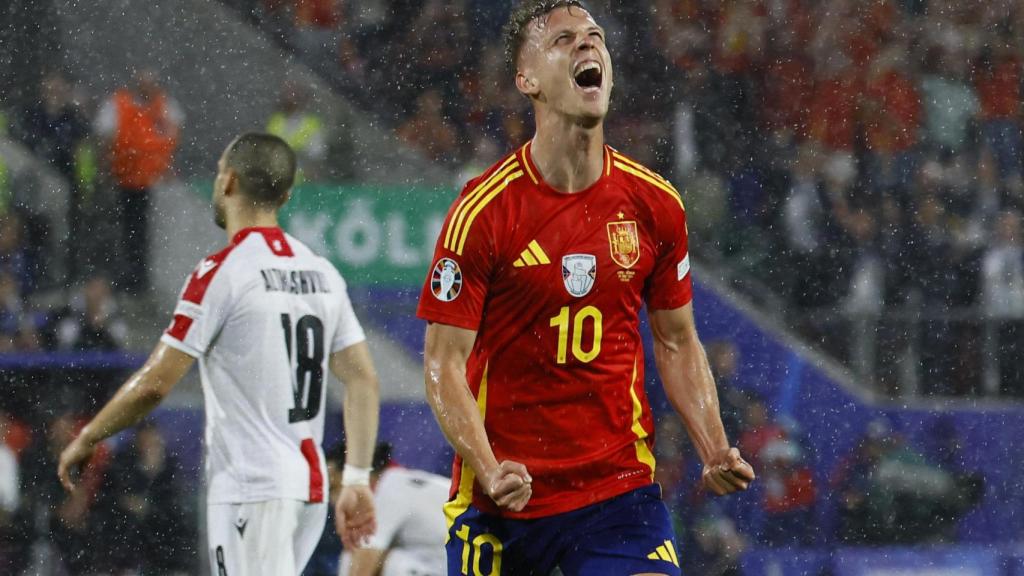 Dani Olmo celebra el cuarto gol de España ante Georgia.