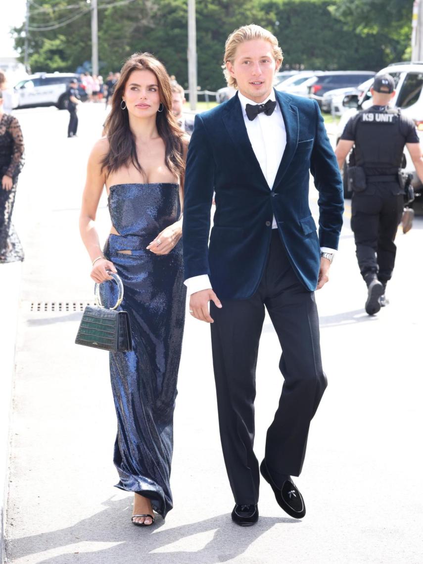 Brooks Nader y Constantino de Grecia llegando a la boda de Olivia Culpo.