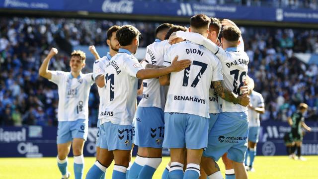 Los jugadores del Málaga CF celebran un gol en la temporada 2023-2024