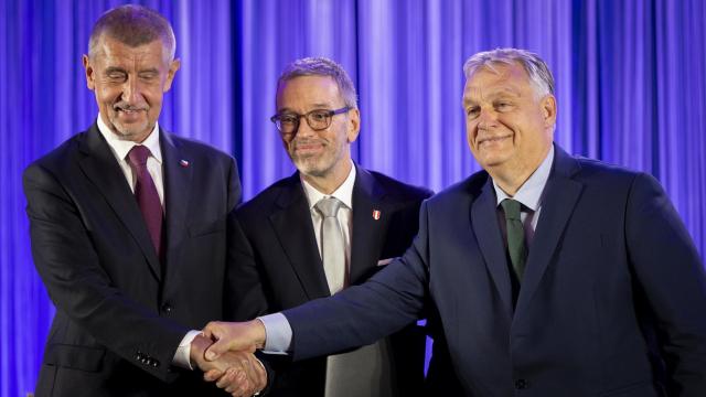 El líder del FPÖ, Herbert Kickl, el líder de ANO y exprimer ministro checo, el magnate Andrej Babis, y el primer ministro húngaro, Viktor Orba.