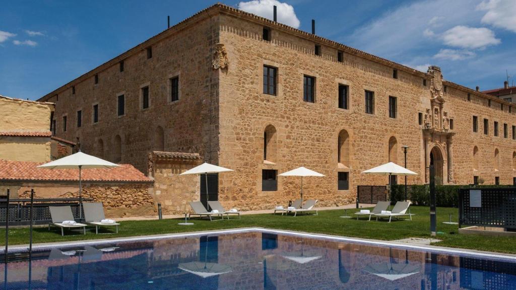 El edificio del Hotel Castilla Termal en El Burgo de Osma