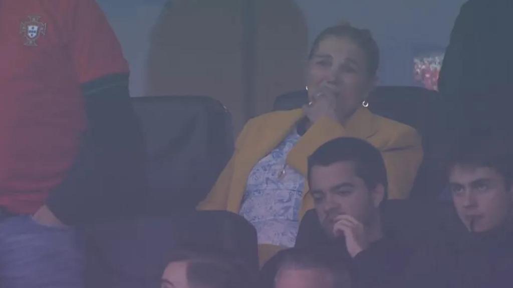 La madre de Cristiano Ronaldo llora tras el fallo del penalti
