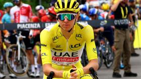 Tadej Pogacar, vestido de amarillo en el Tour de Francia 2024.