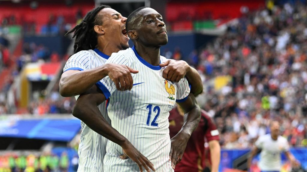 Kolo Muani, junto con Koundé, celebra el gol de Francia ante Bélgica.