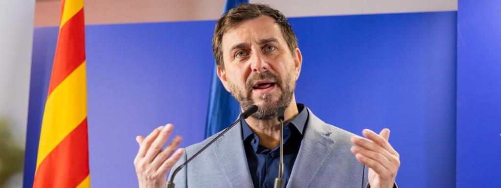 El candidato de Junts a las elecciones europeas, Toni Comín, en rueda de prensa este lunes desde Bruselas.