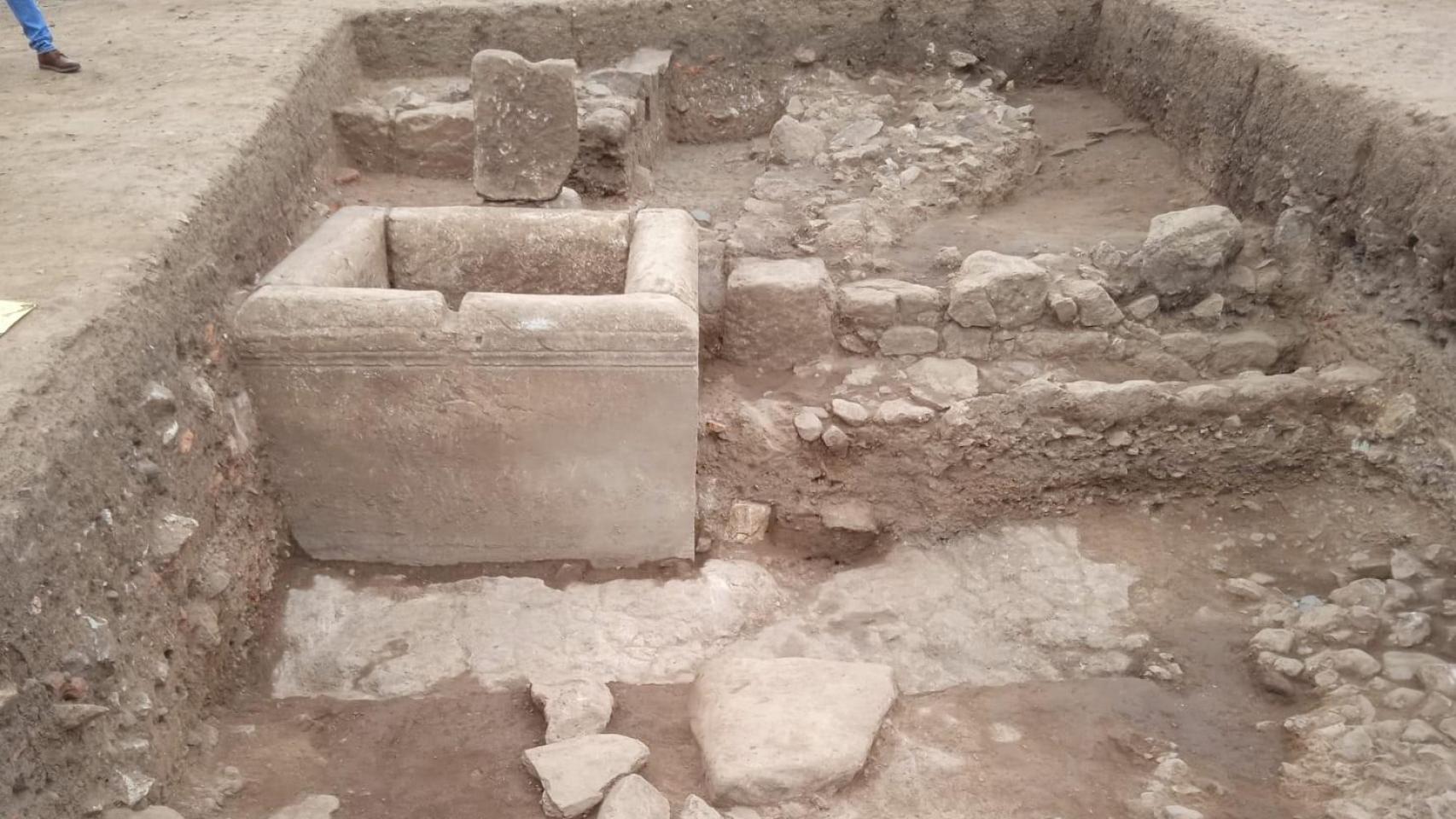 Excavación de la fuente romana de la ciudad de Mellaria.