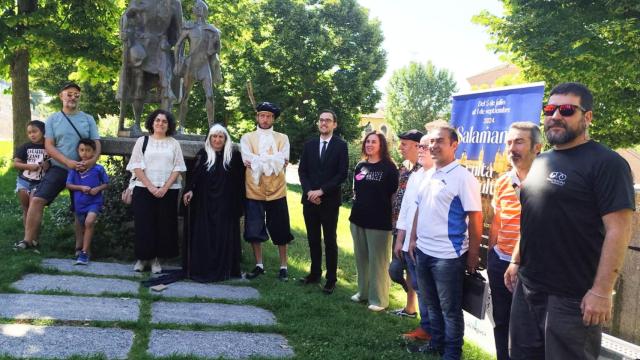 El programa 'Salamanca culta y oculta' fue presentado junto a la escultura del Larillo de Tormes por el concejal Ángel Fernández