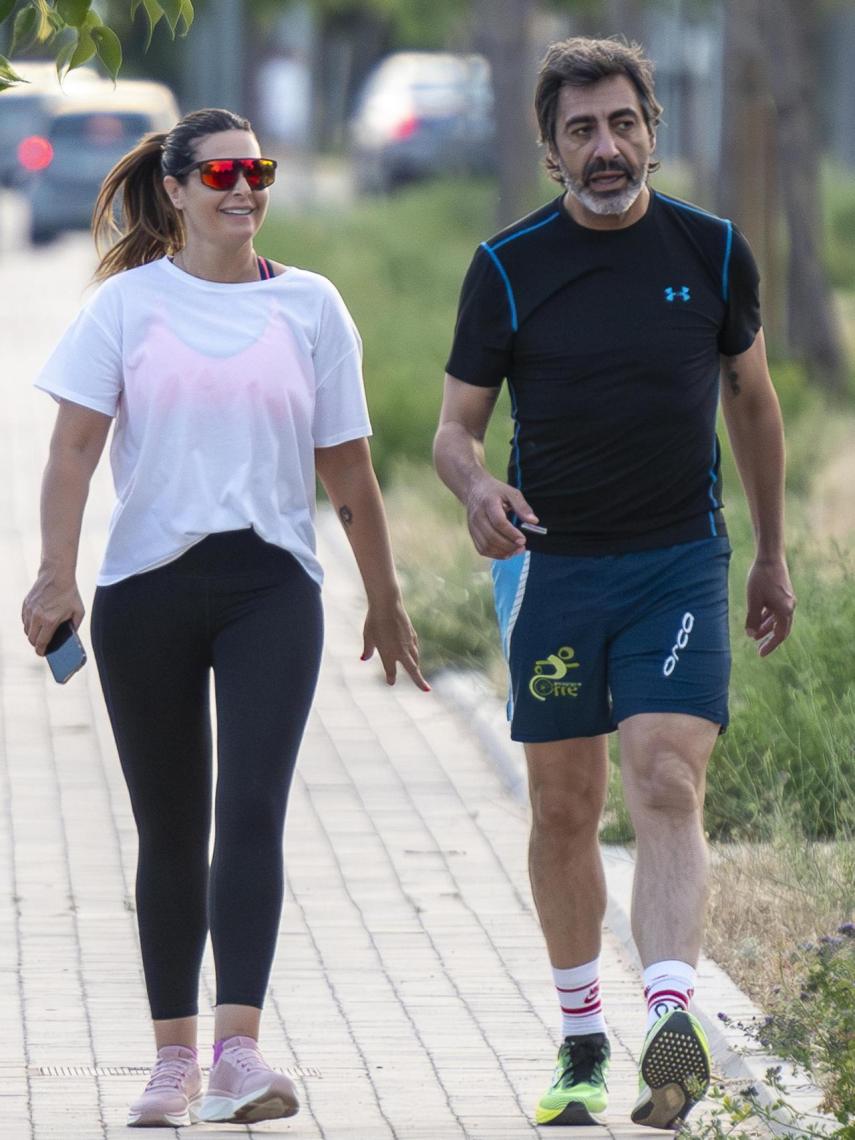 Nuria Roca y Juan del Val haciendo deporte por los alrededores de su casa de Madrid.