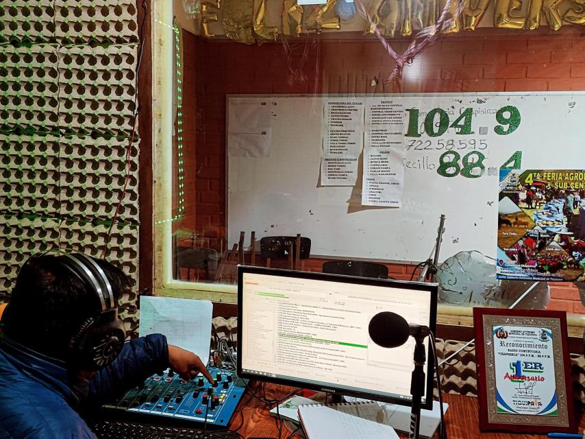 Imagen de la radio comunitaria donde han desarrollado el proyecto Carmen y Paula