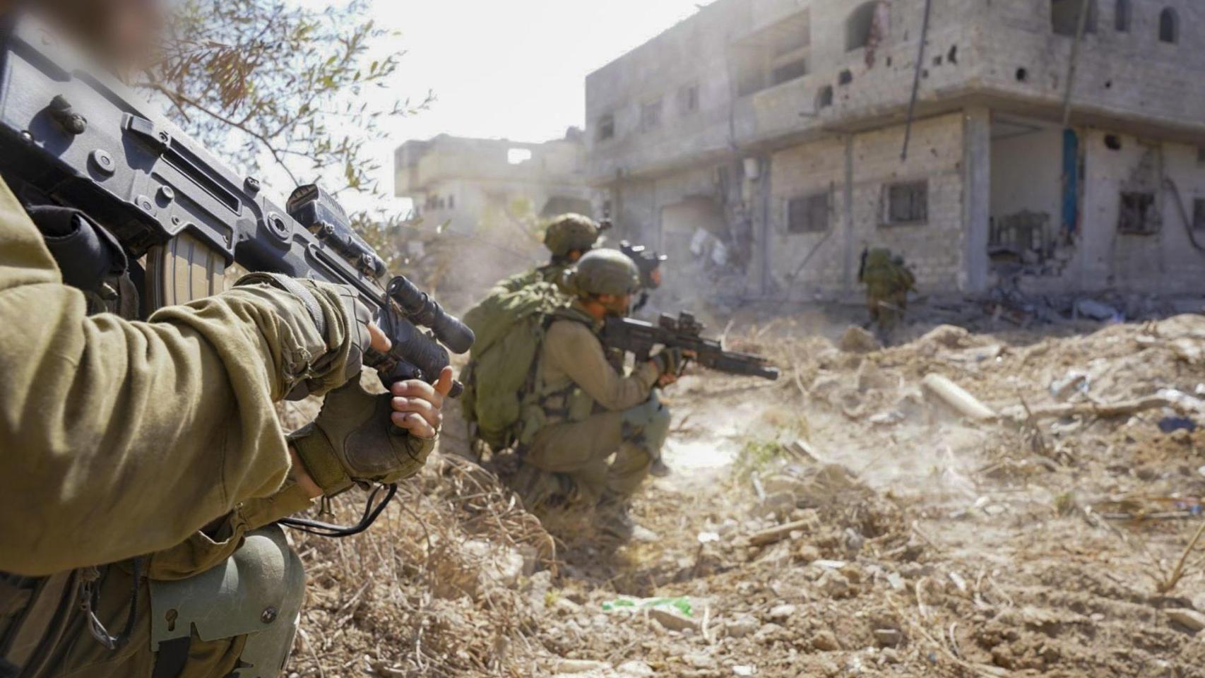 Unos soldados israelíes participan en una de las operaciones de las fuerzas armadas de Israel en las áreas de Shejaiya, Rafah y Gaza central.