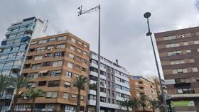 Una vista de edificios de viviendas en la avenida Alfonso el Sabio de Alicante.