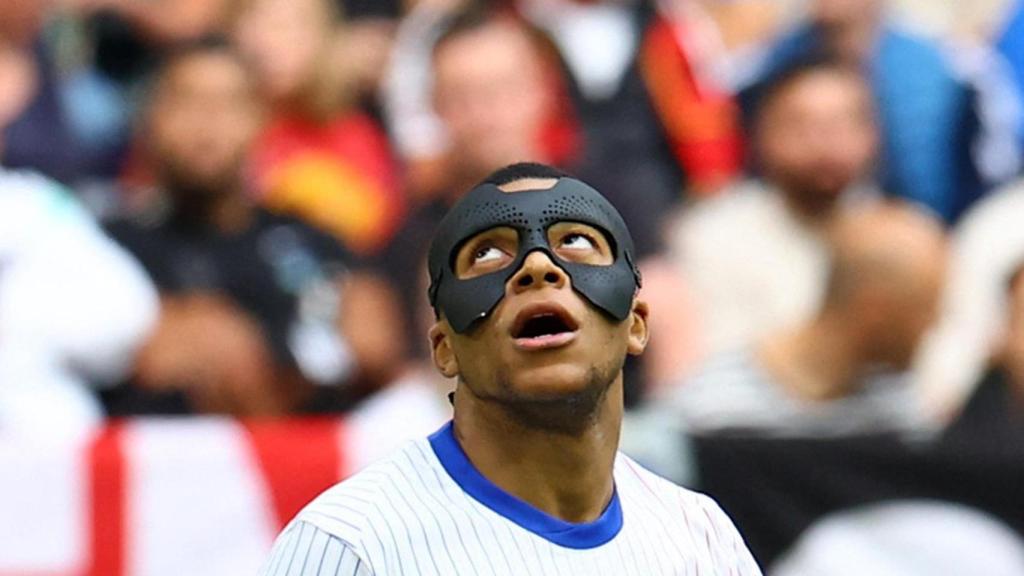 Kylian Mbappé, con su máscara protectora en la Eurocopa 2024.