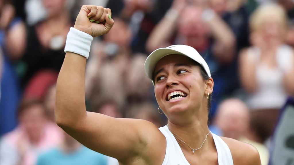 Jessica Bouzas celebra un punto en Wimbledon.