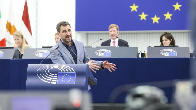 El eurodiputado de Junts, Toni Comín, durante una intervención ante el pleno de la Eurocámara