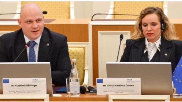 La nueva juez de enlace en Francia, Silvia Martínez Cantón, en una conferencia sobre el Tribunal Constitucional de Kazajstán el pasado mayo./