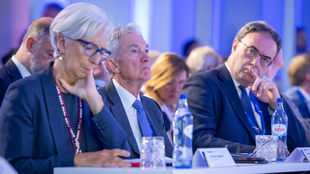 La presidenta del BCE, Christine Lagarde; el presidente de la Fed, Jerome Powell, y el del Banco de Inglaterra, Andrew Bailey,  durante el Foro de  Sintra.