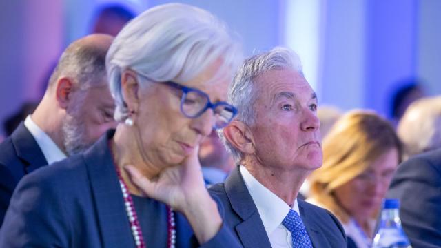 La presidenta del BCE, Christine Lagarde, y el presidente de la Fed, Jerome Powell participan en una charla en el Foro de  Sintra.