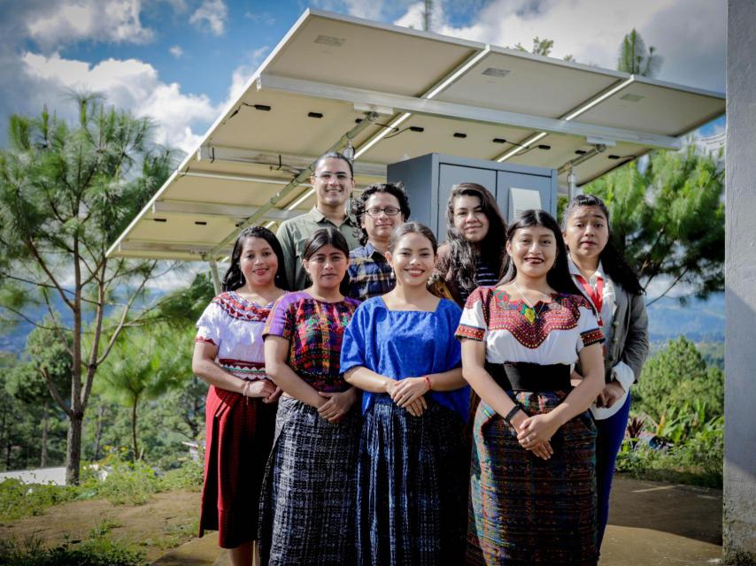 Algunas de las mujeres  del proyecto New Sun Road Guatemala.