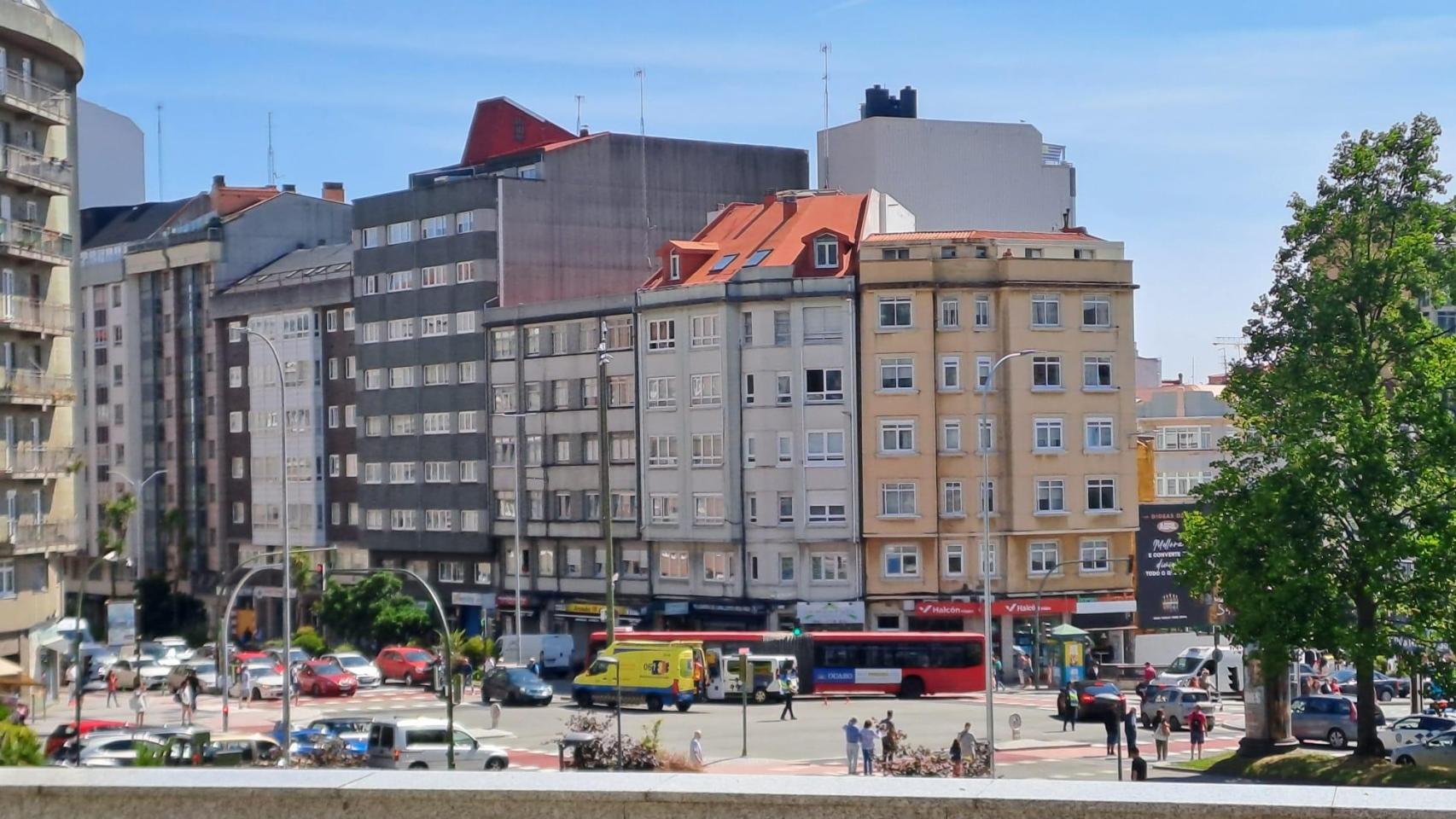 Un autobús urbano de A Coruña atropella a un hombre
