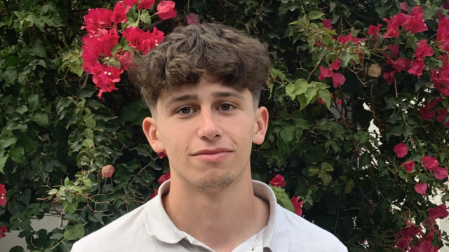 Tadeo Marcaccini (17), el alumno que ha denunciado a la directora del IES Baltasar Porcel por prohibirle acceder a su graduación.