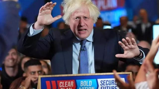 El exprimer ministro británico Boris Johnson realiza su primera aparición en campaña.