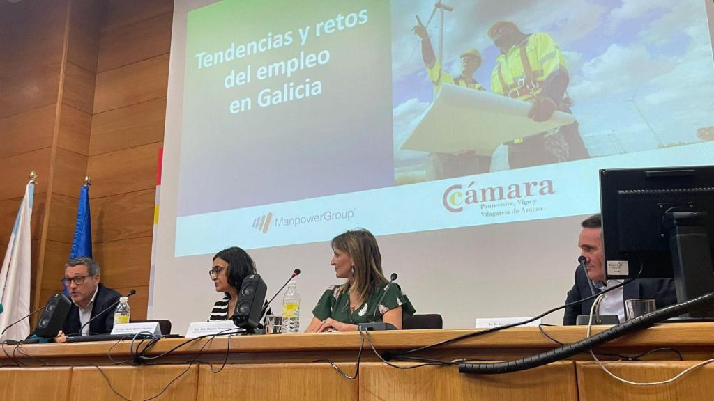 Mesa Redonda de la jornada celebrada en la Cámara de Comercio de Pontevedra, Vigo y Vilagarcía de Arousa.