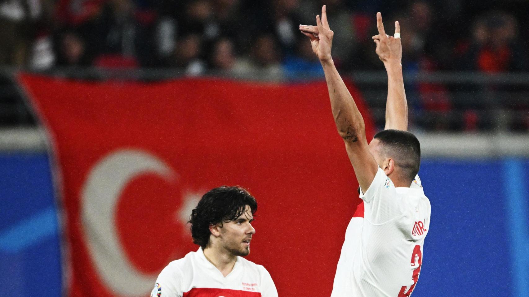 Otra perspectiva del polémico gesto realizado por Demiral en la celebración de su segundo gol ante Austria este martes en el encuentro de octavos de la Eurocopa.