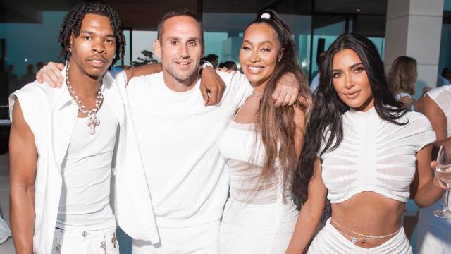 Michael Rubin junto a Lala, Lil Baby y Kim Kardashian en su tradicional fiesta.