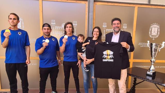 El Ayuntamiento de Alicante recibe a los ganadores de la Liga Nacional de Fútbol 7 este miércoles.