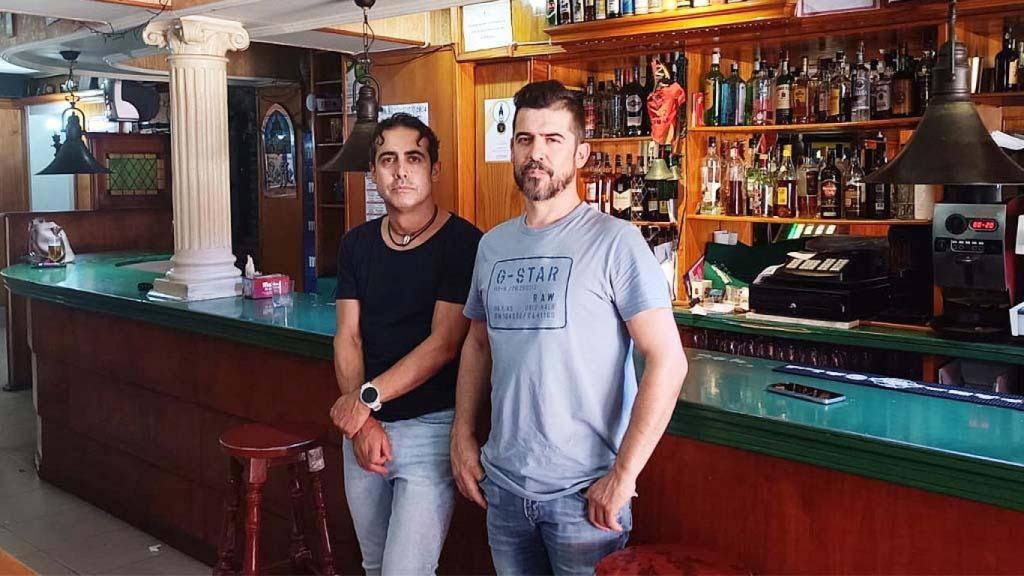Óscar y Javier en el Bar Jaos de Aldeamayor