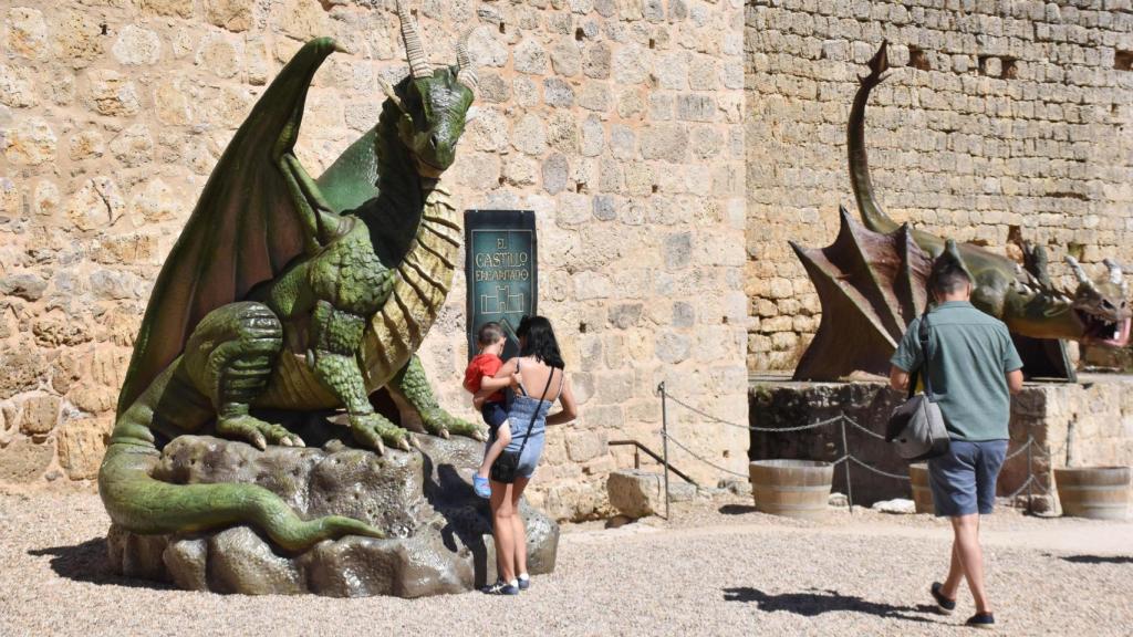 Nuevos dragones en el Castillo Encantado de Trigueros y una especial bodega