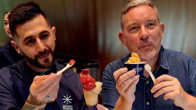 Alfredo Machado Díaz y Albert Adrià comiendo uno de los helados de Gelato Collection.