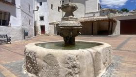 Fuente con pilón octogonal de 1775. Gascueña (Cuenca), 140 habitantes.