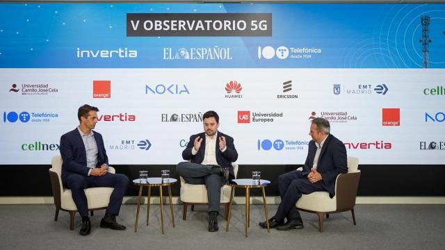 Juan Campillo, director de Producto de Ciberseguridad de Telefónica Tech; Arturo Criado, subdirector de EL ESPAÑOL-Invertia;  y  Juan Luis García Rambla, lead of Cybersecurity Business Development de Izertis.