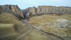 Paisaje en el que se ubica la cueva de Baishiya, en los límites de la cuenca de Ganjia.