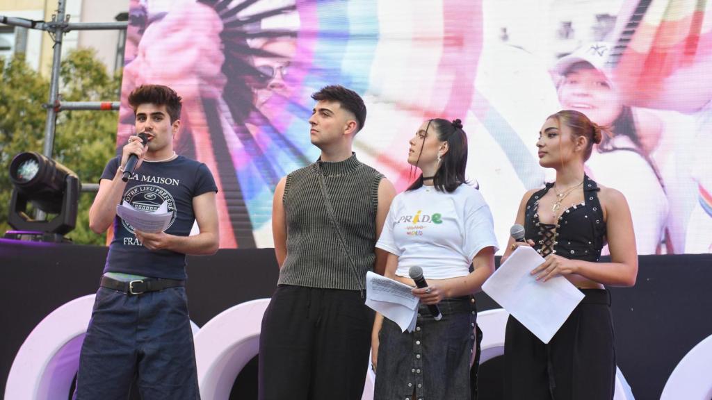 Los concursantes de OT 2023, Martín, Juanjo, Chiara y Violeta, durante el pregón del Orgullo de Madrid 2024 en la Plaza de Pedro Zerolo.